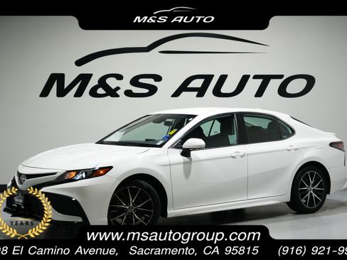 Used 2023 Toyota Camry SE image 1