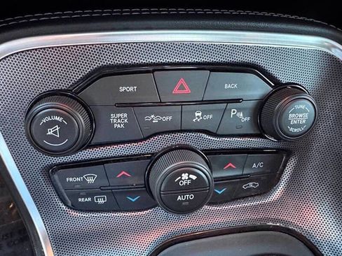 Used 2016 Dodge Challenger R/T Scat Pack w/ Leather Interior Group RWD image 18