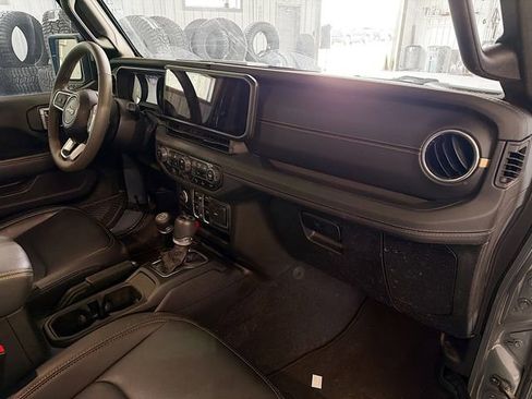 Used 2024 Jeep Wrangler Sahara w/ Technology Group AWD/4WD image 10