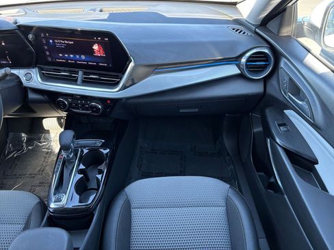 Used 2025 Chevrolet Trax LT image 34