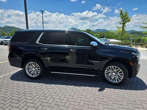 Used 2024 Chevrolet Tahoe Premier AWD/4WD image 4