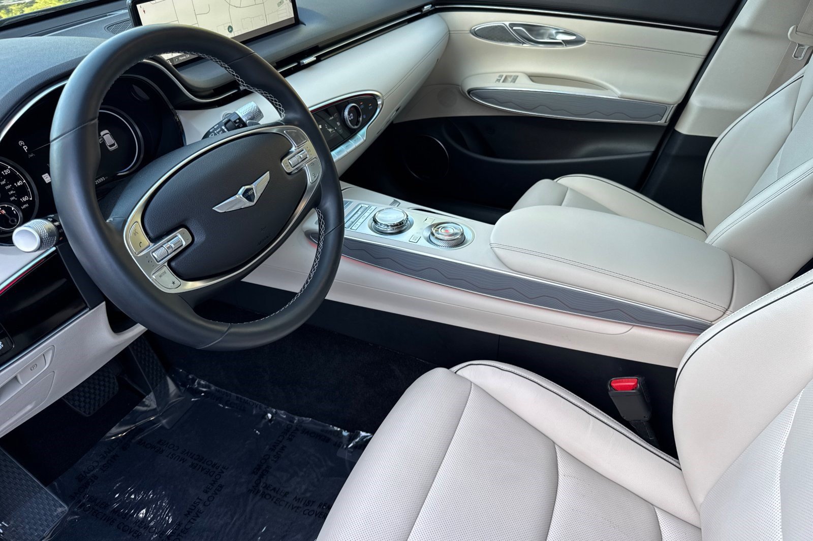 Used 2023 Genesis GV70 2.5T w/ Advanced Package AWD/4WD image 4