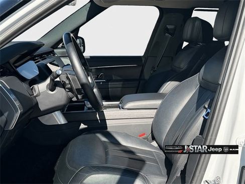Used 2024 Land Rover Range Rover SE image 9
