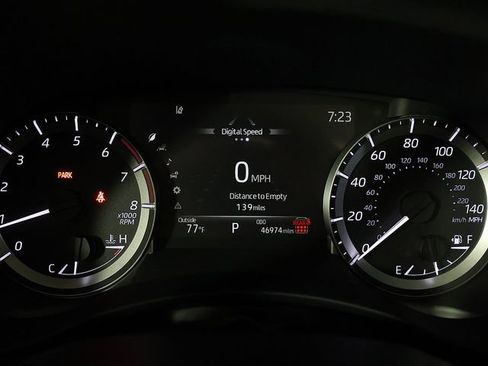 Used 2024 Toyota Highlander XLE AWD/4WD image 16