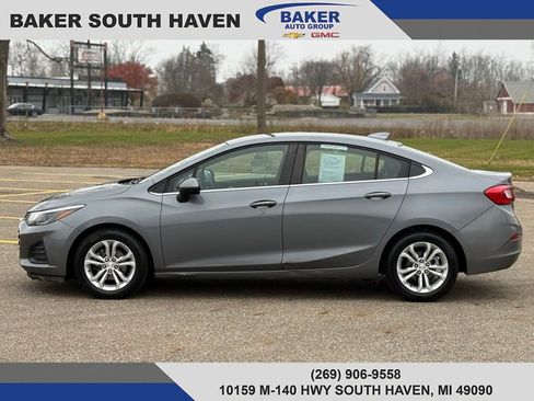 Used 2019 Chevrolet Cruze LT w/ Convenience Package image 3