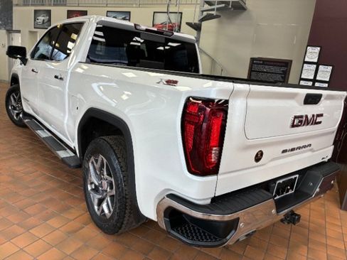 Used 2022 GMC Sierra 1500 SLT w/ SLT Premium Plus Package AWD/4WD image 18