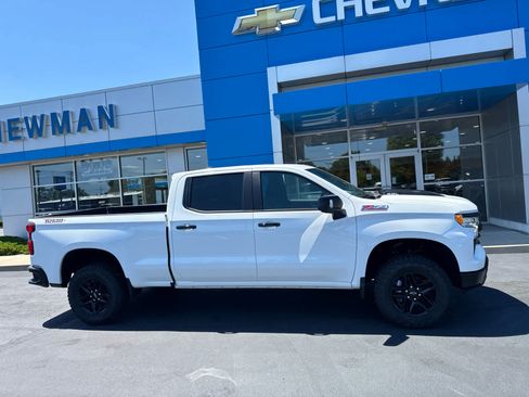 Used 2026 Chevrolet Silverado 1500 LT Trail Boss w/ LT Trail Boss Premium Package AWD/4WD image 2