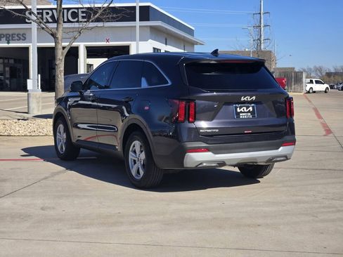 New 2025 Kia Sorento LX FWD image 3