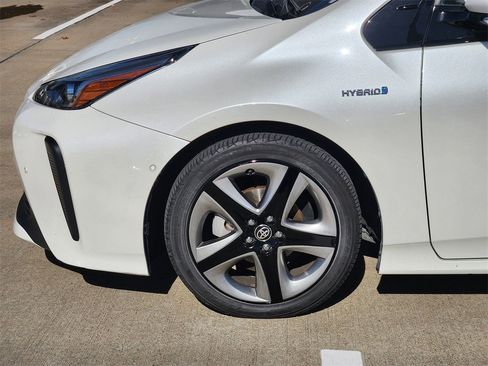Used 2019 Toyota Prius XLE image 8