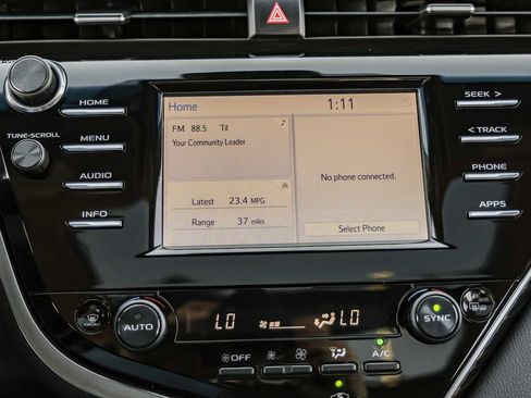 Used 2018 Toyota Camry XLE image 28