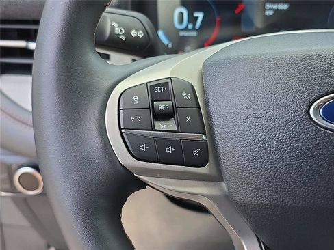 Used 2025 Ford Explorer Active AWD/4WD image 32