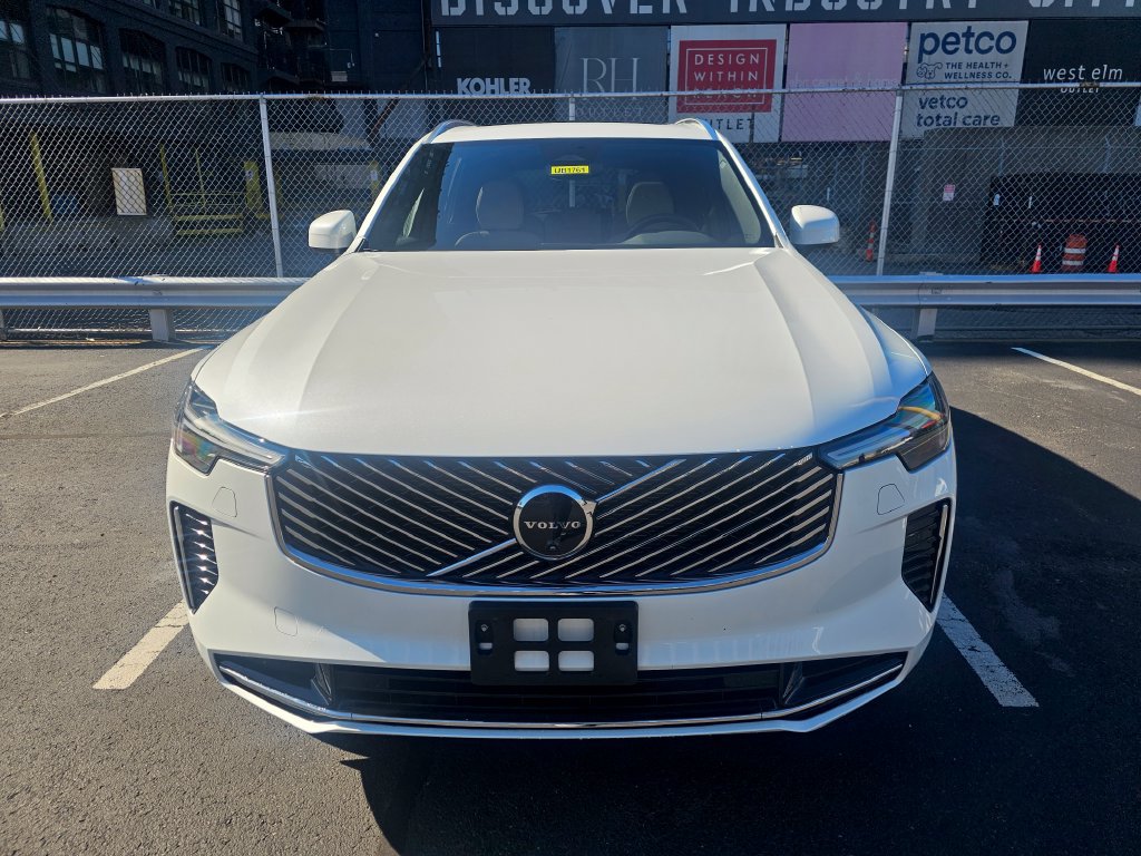 Certified 2025 Volvo XC90 B5 Plus AWD/4WD image 28