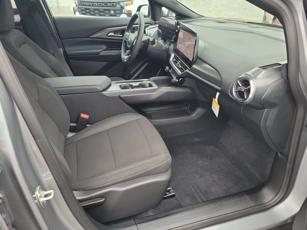 Used 2026 Chevrolet Equinox EV LT FWD image 16