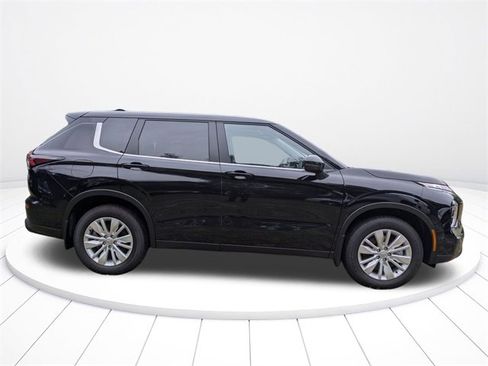 New 2025 Mitsubishi Outlander ES image 3