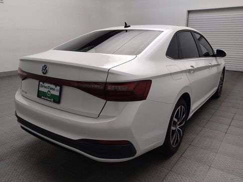 Used 2025 Volkswagen Jetta SE FWD image 9