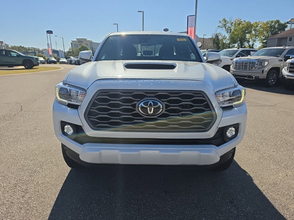 Used 2022 Toyota Tacoma TRD Sport w/ Technology Package RWD image 4