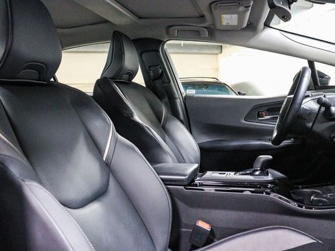 Certified 2026 Toyota Prius XLE FWD image 18