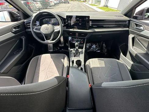 Certified 2025 Volkswagen Jetta Sport FWD image 31