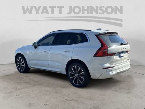 Used 2022 Volvo XC60 B5 Momentum w/ Protection Package Premier FWD image 3