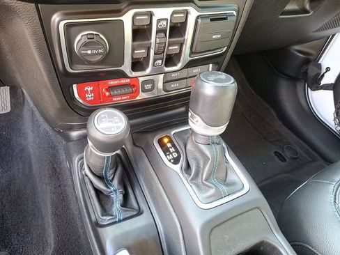 Used 2021 Jeep Wrangler Unlimited Rubicon 4xe w/ Cold Weather Group AWD/4WD image 13