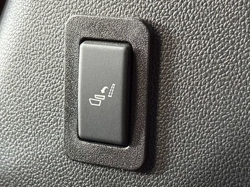 Used 2025 Chevrolet Tahoe Z71 w/ Z71 Off-Road Package AWD/4WD image 35