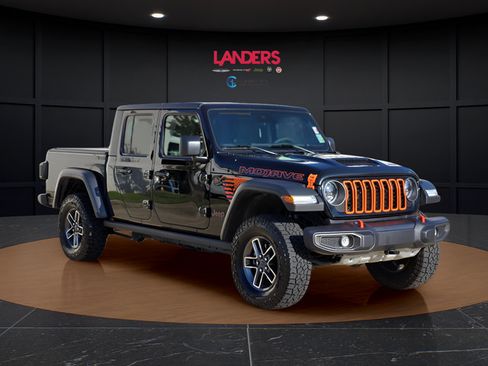 Used 2025 Jeep Gladiator Mojave w/ Convenience Group AWD/4WD image 6