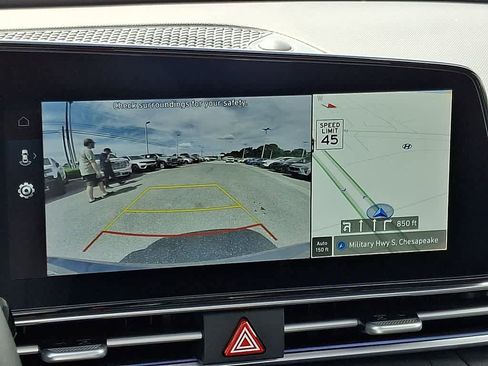 Used 2025 Hyundai Elantra Limited FWD image 19