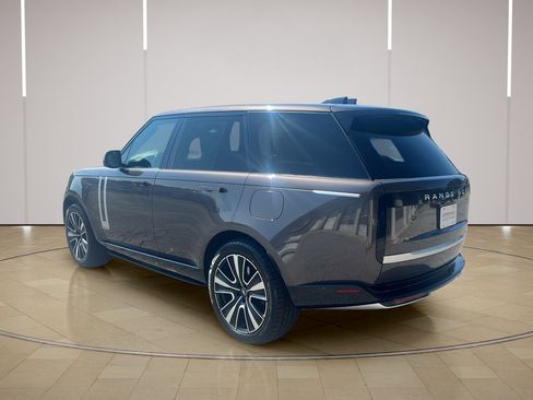 Used 2025 Land Rover Range Rover Autobiography AWD/4WD image 3