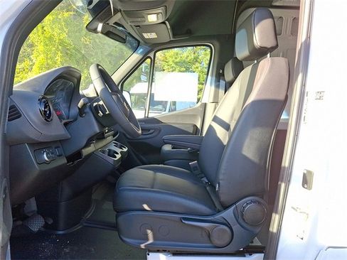 Used 2025 Mercedes-Benz Sprinter 2500 image 13