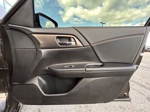 Used 2017 Honda Accord Sport Special Edition image 32