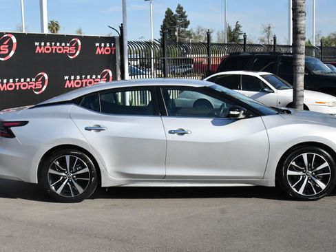 Used 2023 Nissan Maxima SV w/ Floor Mat Group FWD image 9