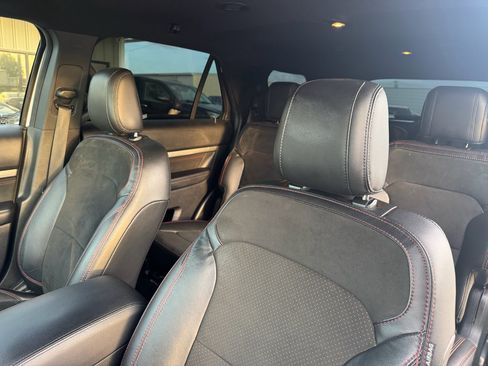 Used 2018 Ford Explorer XLT w/ Equipment Group 202A image 17