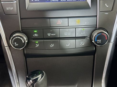 Used 2015 Toyota Camry SE FWD image 22