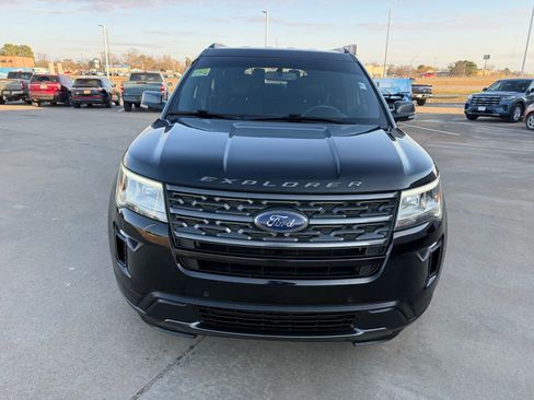 Used 2018 Ford Explorer XLT w/ Equipment Group 202A image 2