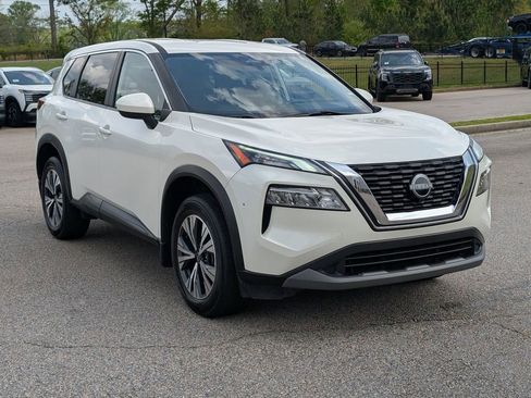 Used 2023 Nissan Rogue SV image 3