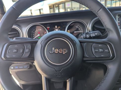 Used 2023 Jeep Wrangler Unlimited AWD/4WD image 23