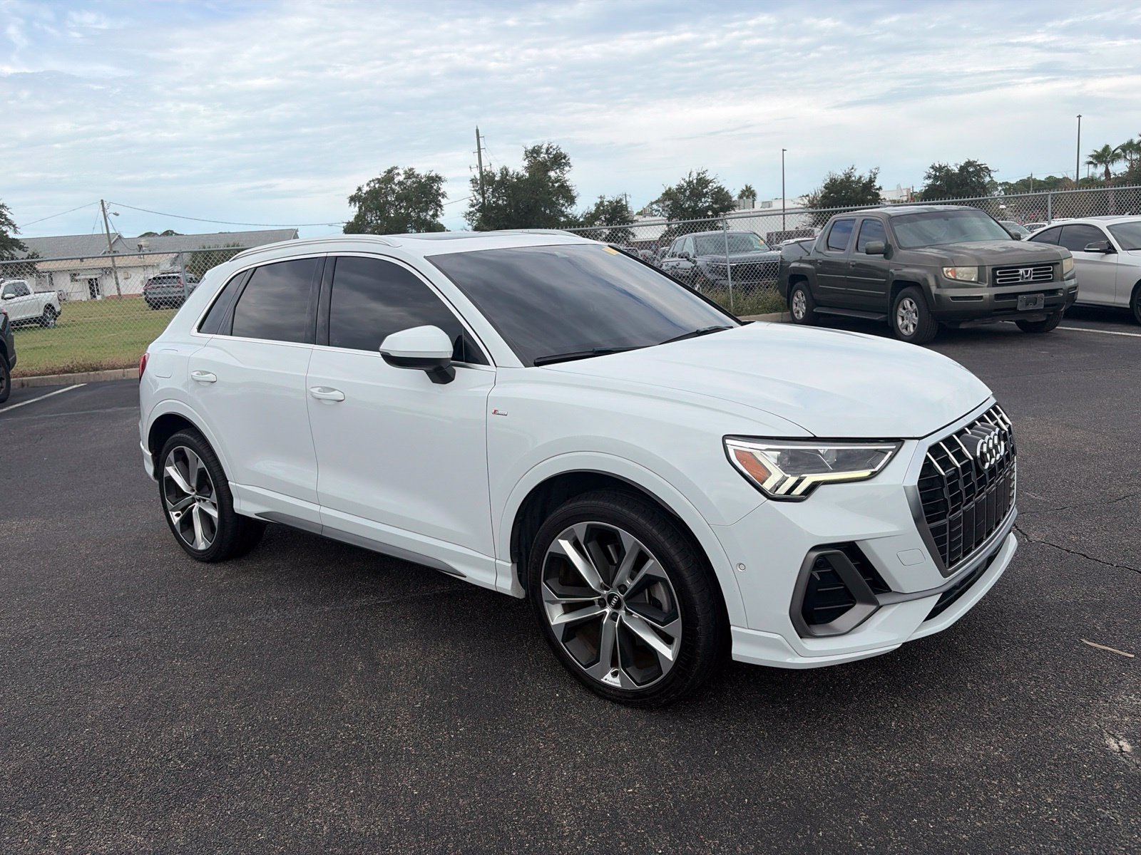 Used 2020 Audi Q3 2.0T Prestige AWD/4WD image 1