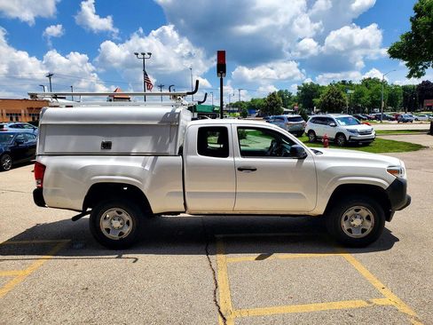 Used 2016 Toyota Tacoma SR RWD image 4