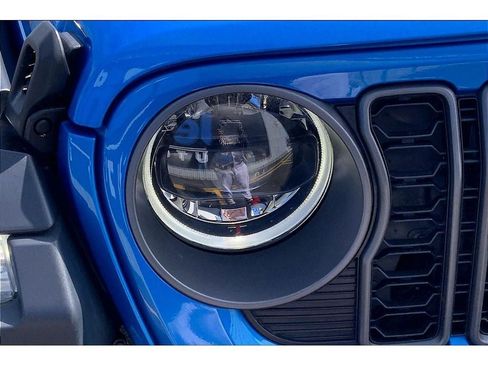 Used 2025 Jeep Wrangler Unlimited Rubicon w/ Convenience Group AWD/4WD image 28