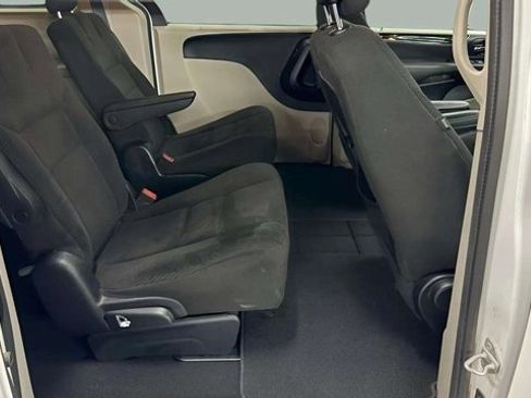 Used 2016 Dodge Grand Caravan SE image 25