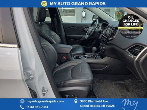 Used 2021 Jeep Cherokee Limited w/ Elite Package AWD/4WD image 22