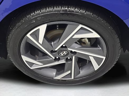Certified 2025 Hyundai Elantra Limited FWD image 41