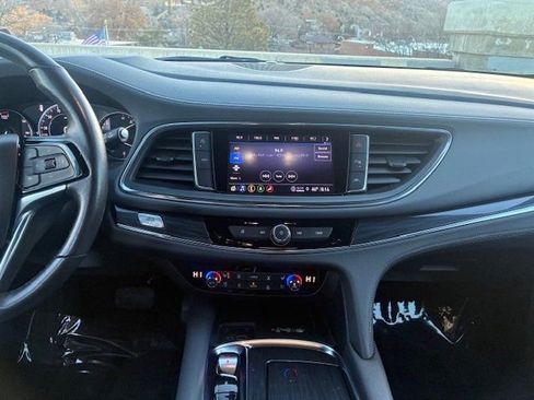 Used 2024 Buick Enclave Premium image 14
