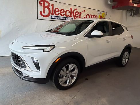 Used 2024 Buick Encore GX Preferred FWD image 2