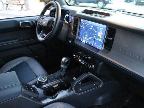 Used 2024 Ford Bronco Outer Banks image 13