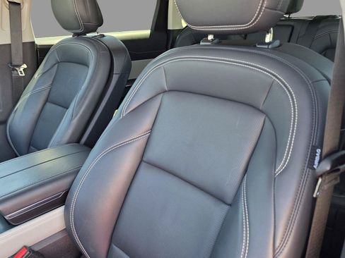 Used 2024 Lincoln Nautilus Premier AWD/4WD image 25