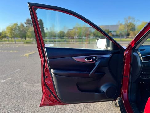 Used 2015 Nissan Rogue SV AWD/4WD image 9