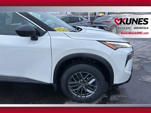 Used 2024 Nissan Rogue S image 15