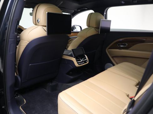 Certified 2024 Bentley Bentayga Extended Wheelbase AWD/4WD image 21