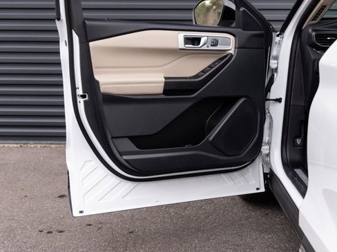 Used 2020 Ford Explorer Limited w/ Hybrid Equipment Group 310A image 16